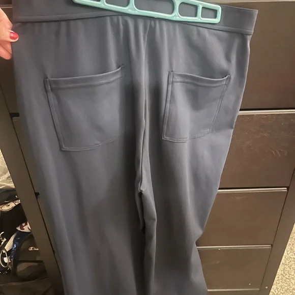 NEW Halara Navy slip on pants with Button-Front design sz XL - Picture 3 of 3